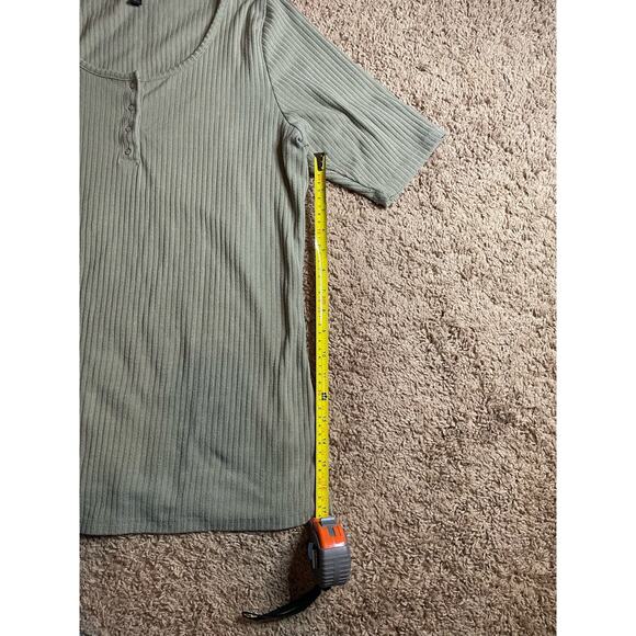 Torrid Ribbed Snap Top Lightish Green - Size 1 (14/16)** - Picture 4 of 5